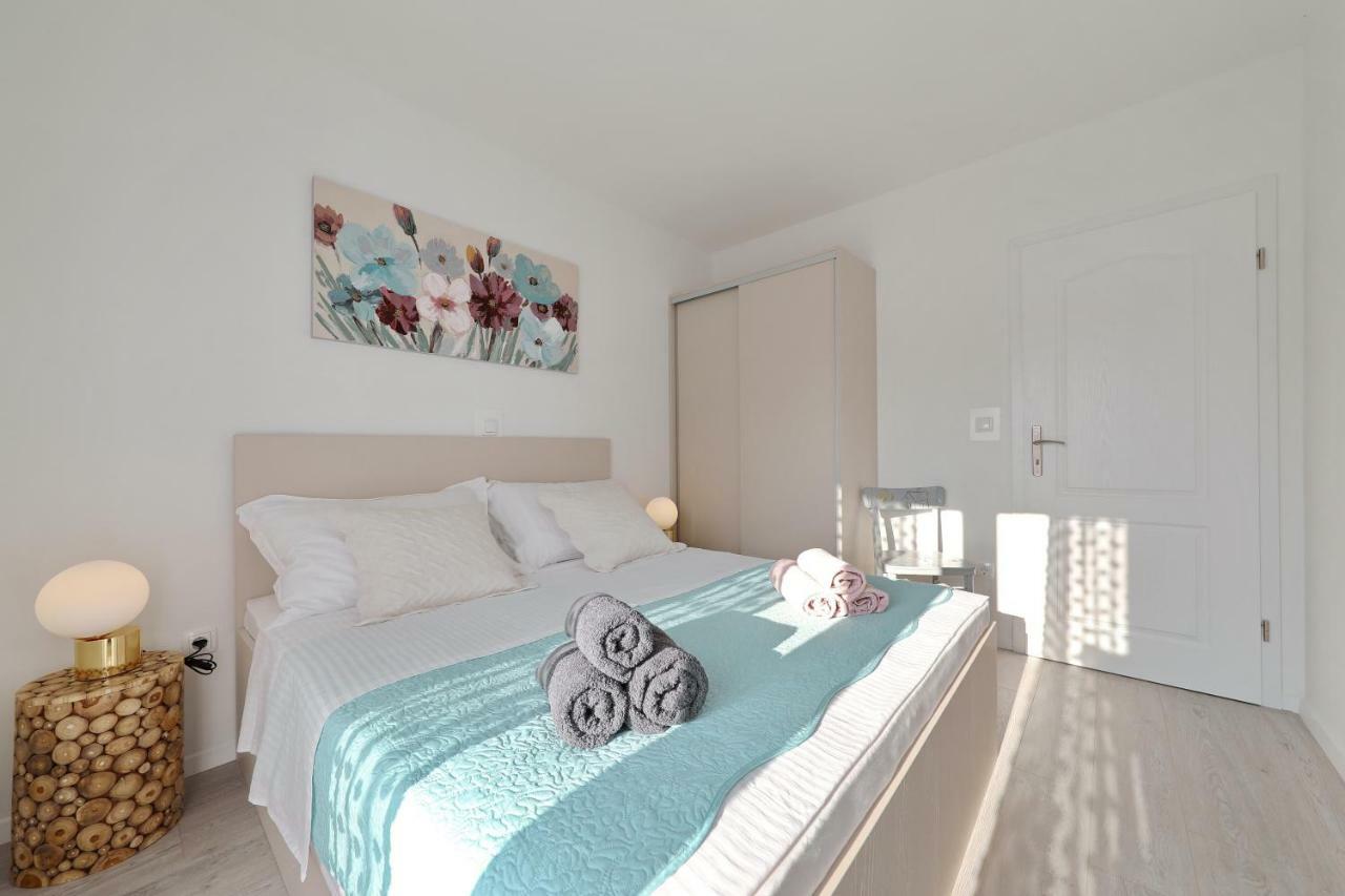 Holiday Home Hrast Debeljak Exterior foto